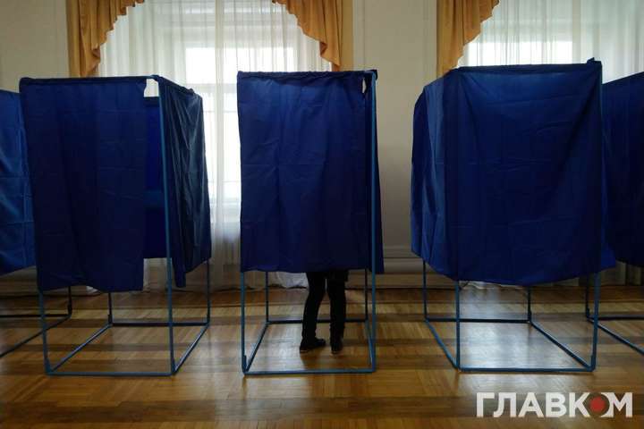 Избирательный участок в Украине - Львовянину грозит четыре года тюрьмы за «двойное» голосование