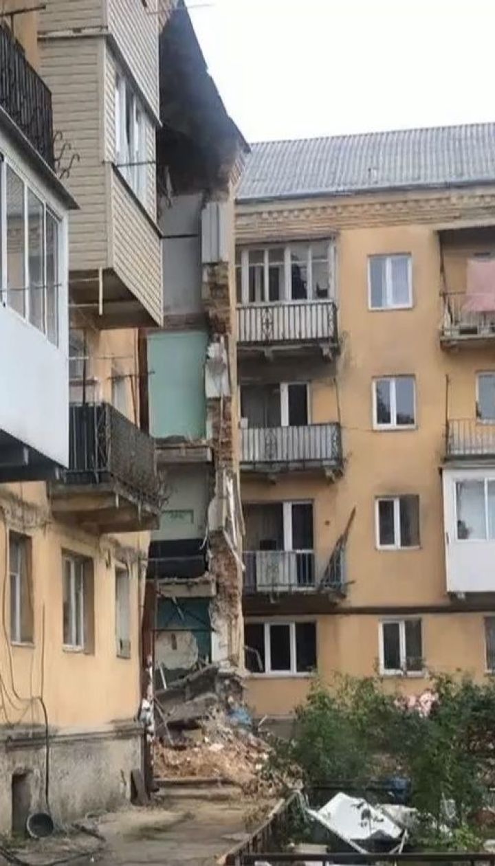 Майже 30 людей, яких відселили з обваленого будинку у Дрогобичі, досі без даху над головою