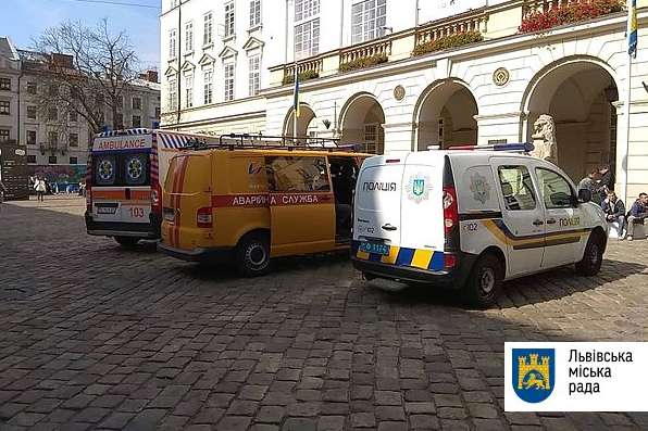 В мэрии Львова найдена граната - В мэрии Львова найдена граната