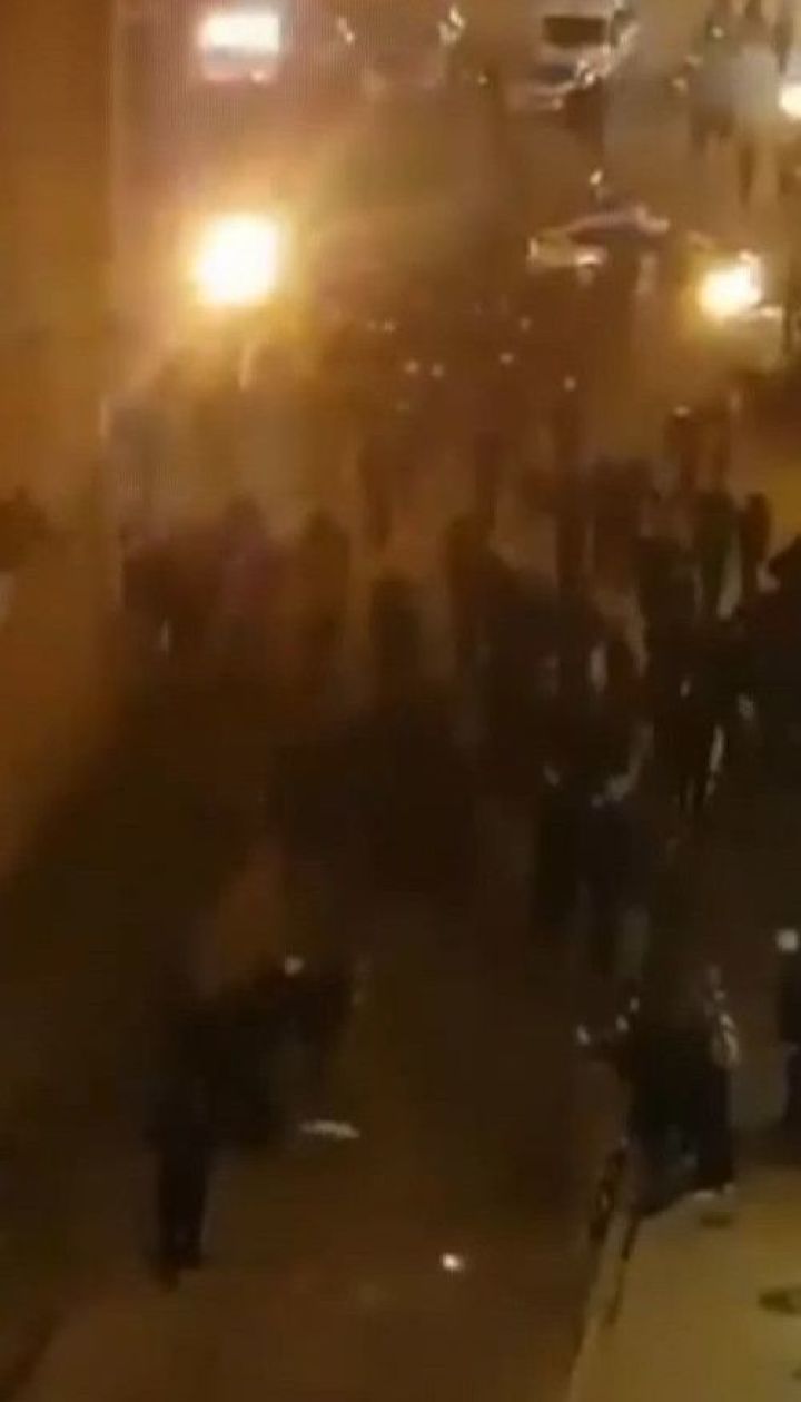 Близько сотні футбольних уболівальників побились у Львові: 12 фанів затримали