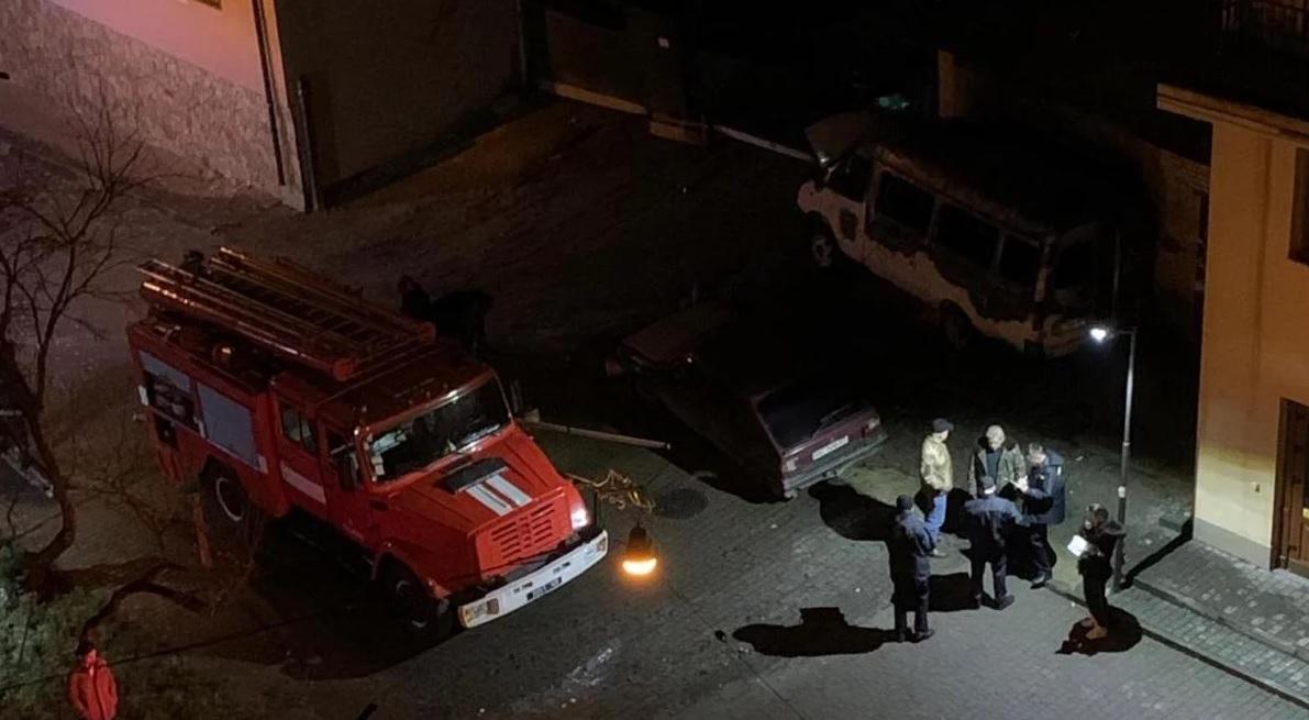 Унаслідок інциденту постраждали також ще один легковик і гараж поруч / 24tv.ua