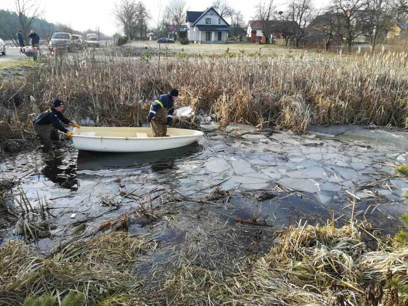 Четверо людей втопилися в озері, внаслідок падіння туди авто / dsns.gov.ua