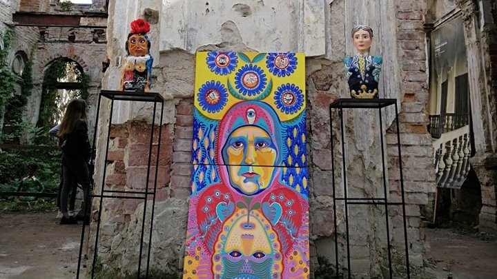 На Львівщині у напівзруйнованому палаці презентували виставку "Вічні і геніальні"