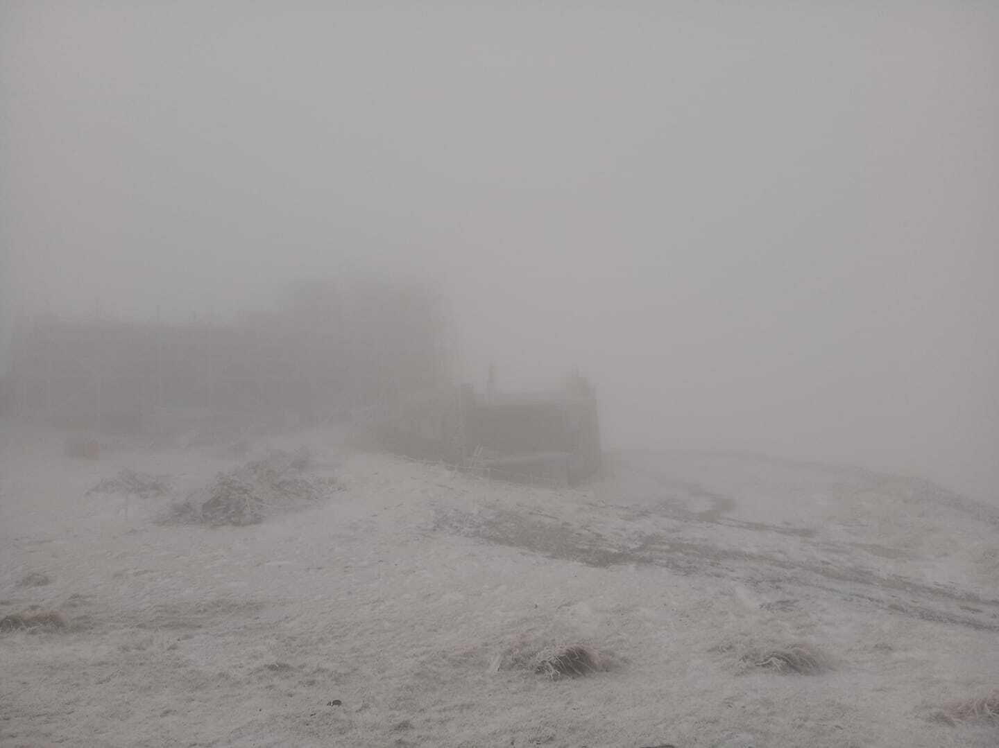 Первый снег в Украине.