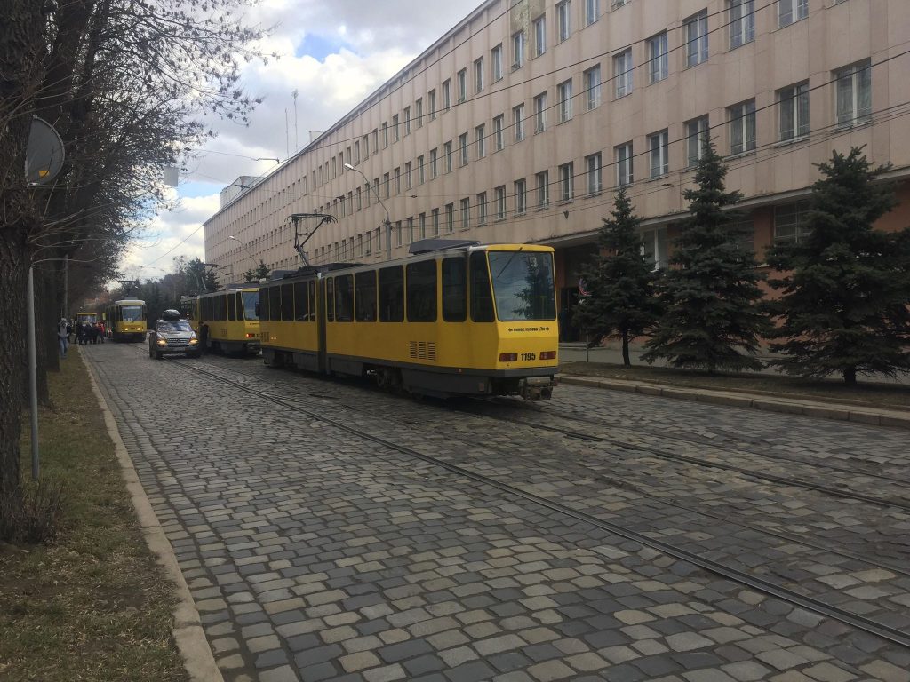 У Львові через ДТП зупинився рух трамваїв. Фото: 4studio.