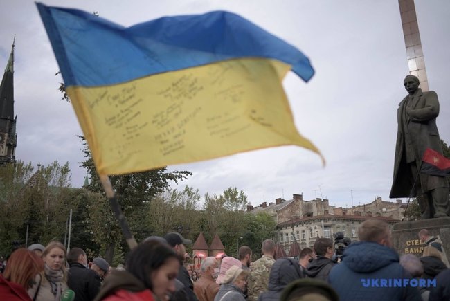 Марш в честь защитников Украины состоялся во Львове 01