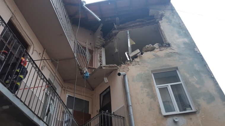 У Львові стався вибух у трьохповерховому будинку: є постраждалі