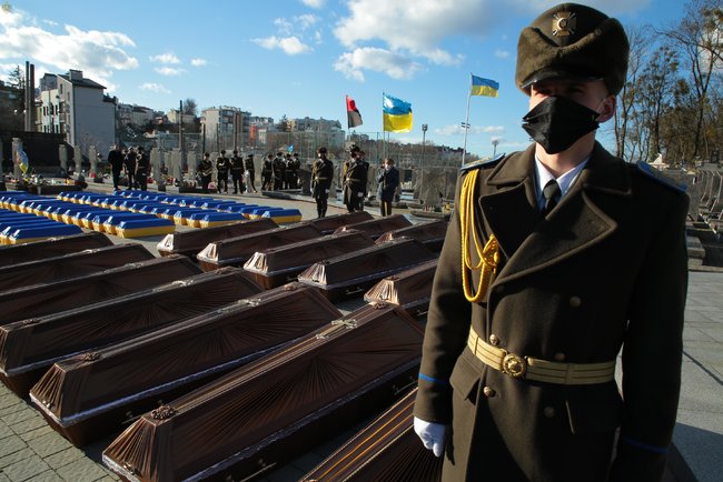 Тела 428 жертв политических репрессий перезахоронили во Львове 08