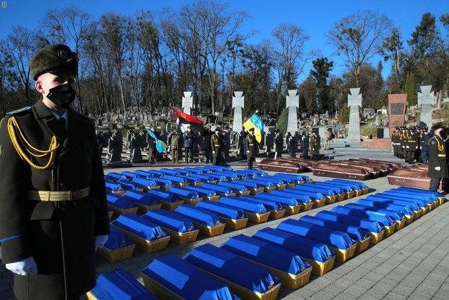 Тела 428 жертв политических репрессий перезахоронили во Львове 10