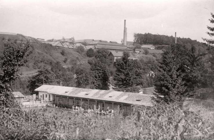 Пелчинський став, вгорі – цегельня на території нинішнього парку культури. Фото 1917 року