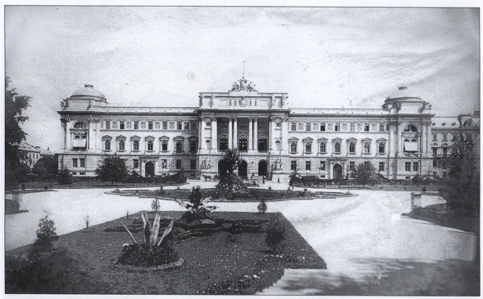 Головний корпус університету кінця XIX ст.