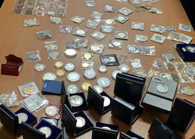 4,5 тысячи монет и банкнот обнаружены при осмотре автомобиля на границе с Польшей, - ГПСУ 02