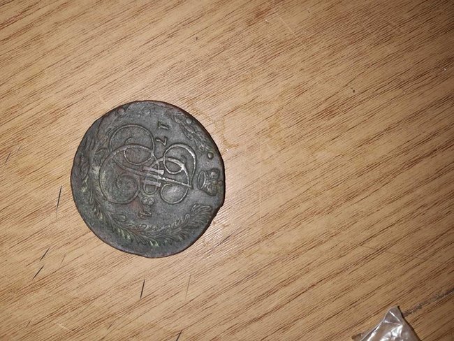 4,5 тысячи монет и банкнот обнаружены при осмотре автомобиля на границе с Польшей, - ГПСУ 05