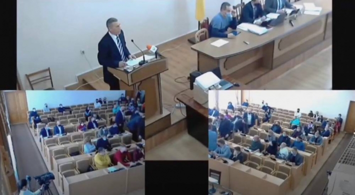 Появилось видео драки "слуг народа" с депутатами Европейской солидарности в горсовете Червонограда