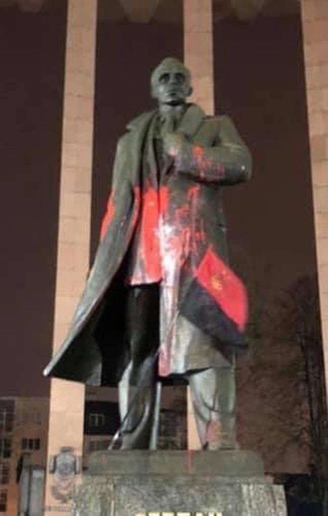 Памятник Степану Бандере во Львове 5.02.2021
