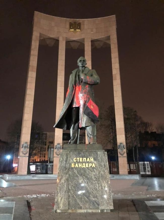 Памятник Степану Бандере во Львове 5.02.2021