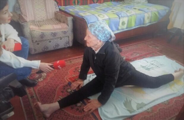 93-летняя бабушка попала в Книгу рекордов Украины за невероятный шпагат (ВИДЕО)