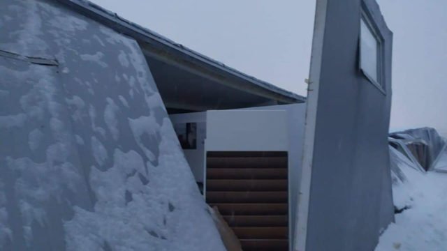 У Львові через сніг обвалився дах меблевого магазину