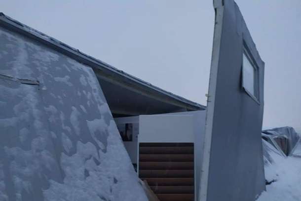 Сніг у Львові обвалив у магазині дах - У Львові під вагою снігу обвалився дах магазину