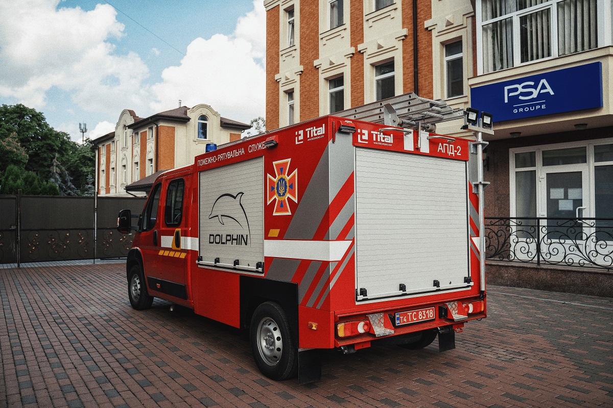 Рятувальники Львова отримали нові сучасні пожежні автомобілі