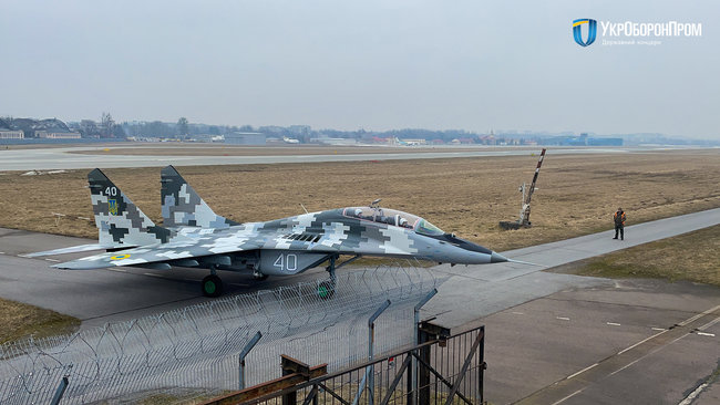 Львовский авиаремонтный завод передал ВСУ отремонтированный истребитель Миг-29УБ 01