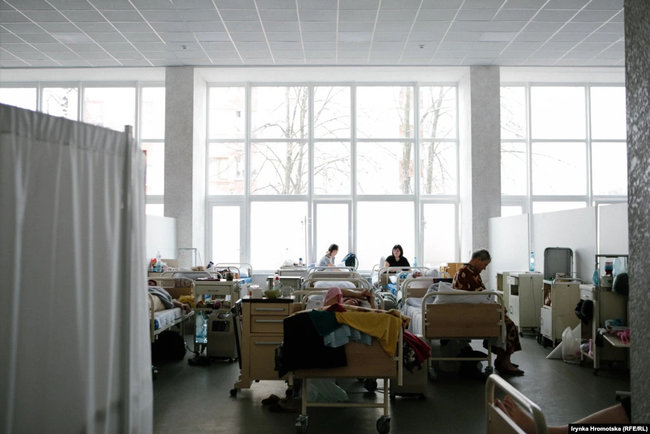 Для приема больных COVID-19 оборудовали корпус медицинского колледжа во Львове 09
