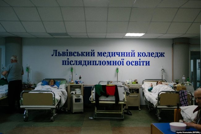 Для приема больных COVID-19 оборудовали корпус медицинского колледжа во Львове 01