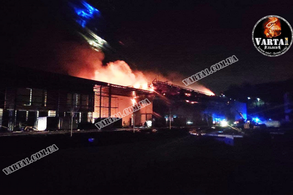 Под Львовом произошел масштабный пожар в детской академии футбольного клуба - фото 165073