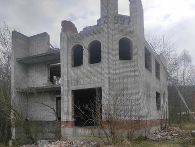 На Львівщині на чоловіка впала стіна закинутого будинку