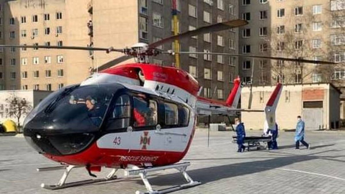 До Львова з віддаленого району доставили гелікоптером пацієнтку