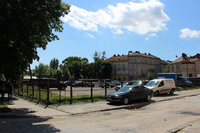 Площа князя Святослава. Фото 2015 року