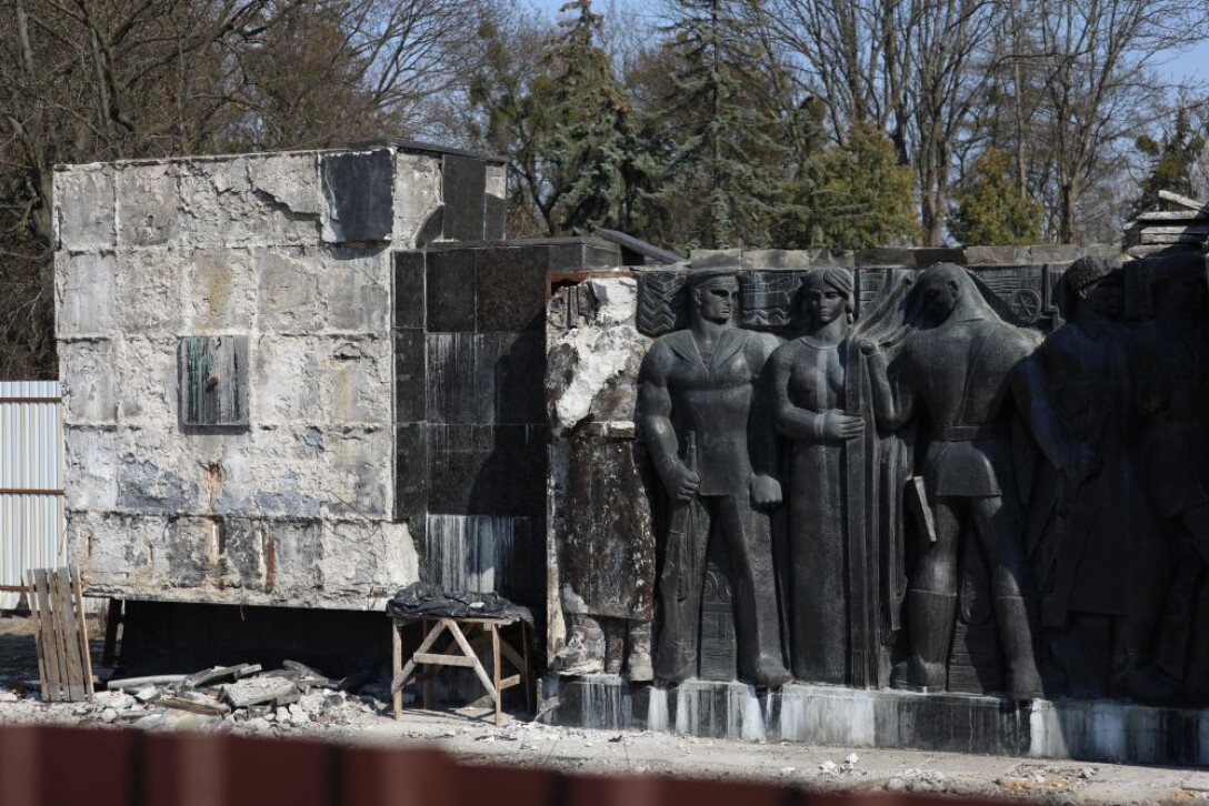 снос памятника советским солдатам