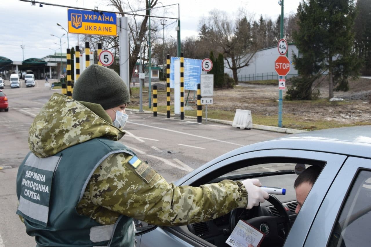 На границе Украины с Польшей в очередях застряли более 400 авто
