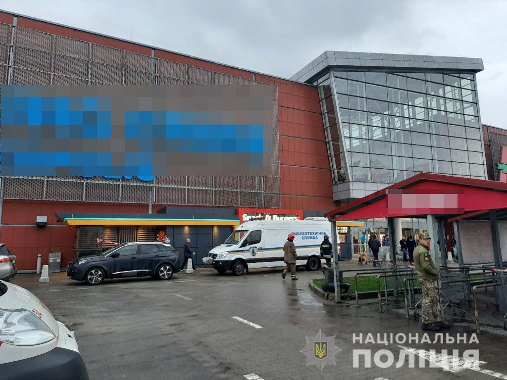 Повідомлення про замінування двох торгівельно-розважальних центрів у Львівському районі виявилися неправдивим