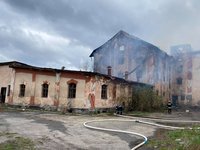 Пожежу в будівлі колишнього пивзаводу гасили на Львівщині