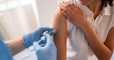 Україна вже отримала 1,6 млн доз вакцини проти COVID-19