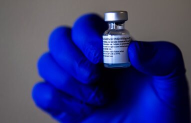 Директор Pfizer: деякі країни відмовилися купувати вакцину