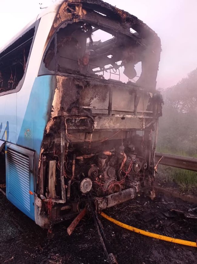 На Львовщине горел автобус, эвакуированы 20 пассажиров, - Нацполиция 02