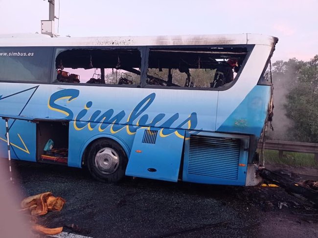 На Львовщине горел автобус, эвакуированы 20 пассажиров, - Нацполиция 01
