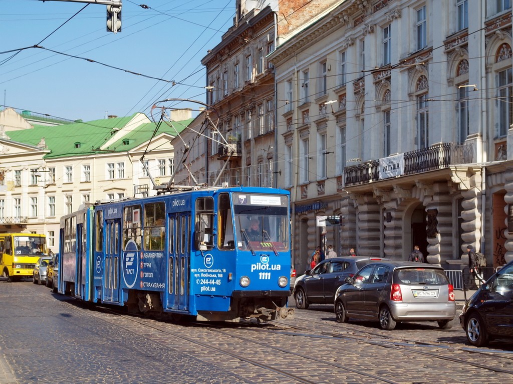 У Львові збільшили плату за проїзд у громадському транспорті. Квиток в електротранспорті жителям і гостям міста обійдеться від 8,5 до 10 гривень, а в маршрутках - 10 грн.