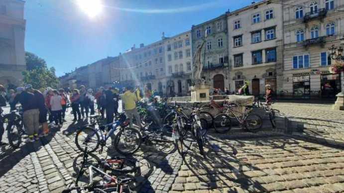 велосипедом на роботу у Львові приїхало лише 50 осіб, фото Суспільне
