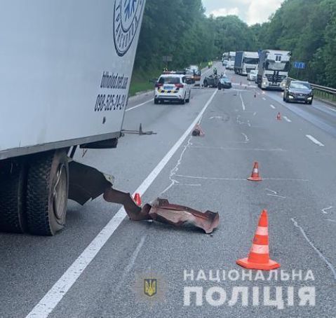 Погиб отец и сын: во Львове произошла авария с грузовиком. ФОТО