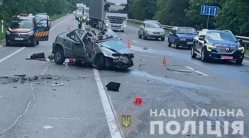 Погиб отец и сын: во Львове произошла авария с грузовиком. ФОТО