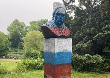 У Данії вандали розмалювали пам'ятник Шевченкові у російський триколор