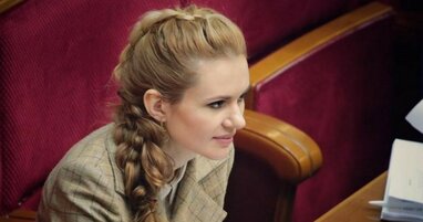 Депутатка Скороход прийшла у Раду в піджаку на якому "розвалюється" парламент (фото)