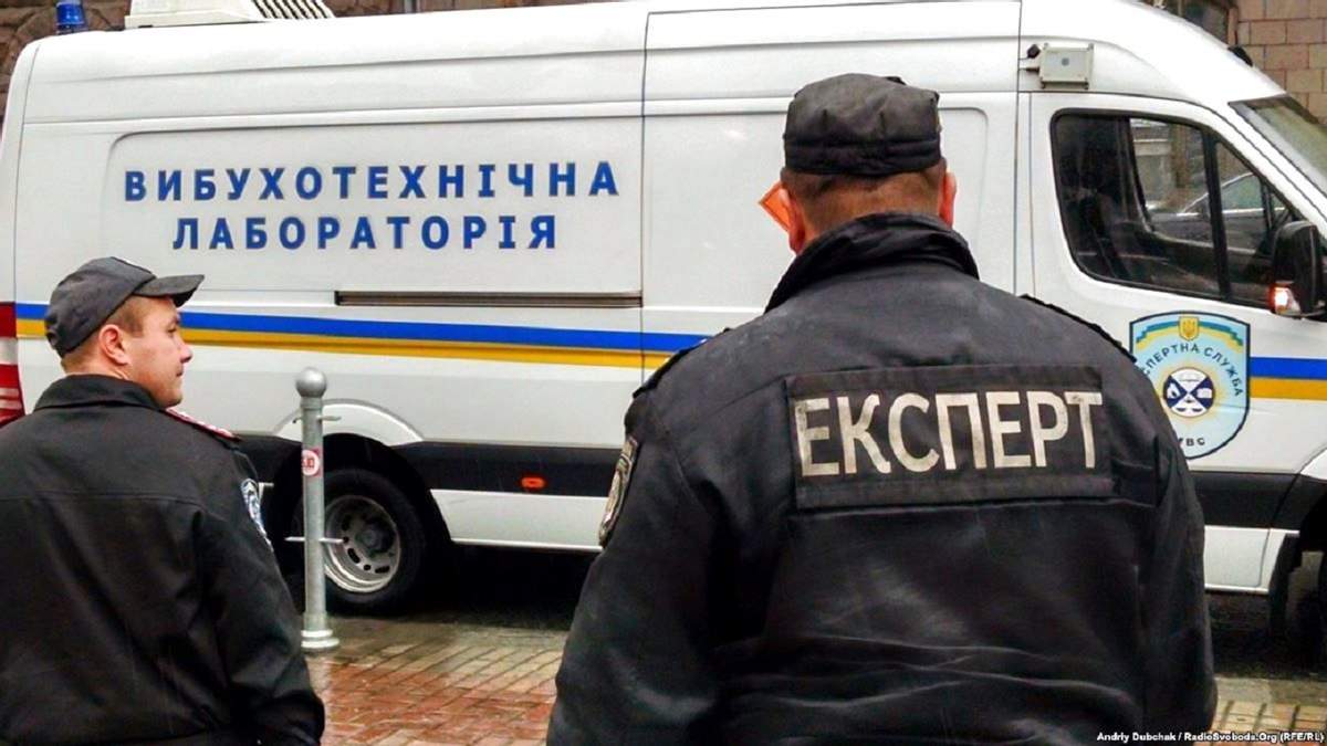 Во Львове женщина "заминировала" два полицейских участка
