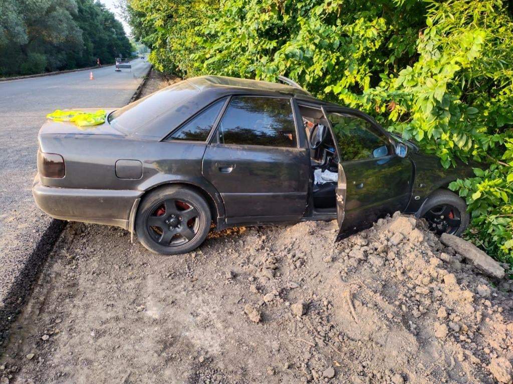 На Львівщині 20-річний водій на смерть збив працівника дорожньої служби: фото