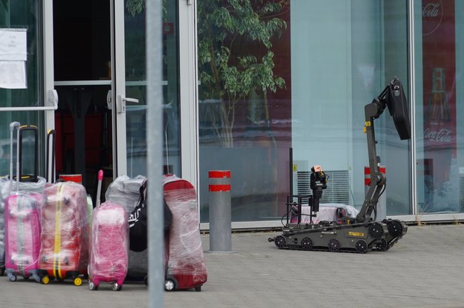 Подозрительную сумку во Львовском аэропорту уничтожили. Взрывчатки в ней не было 04