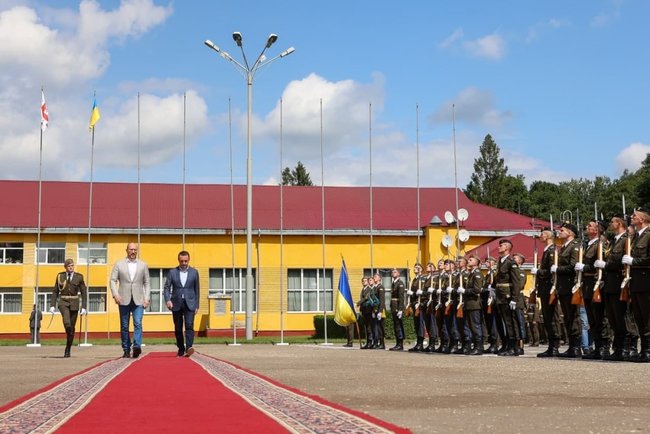 Шмыгаль и премьер Грузии Гарибашвили посетили Яворовский полигон 02
