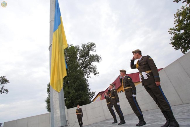 Самый высокий флагшток Львовщины открыли на территории Национальной академии сухопутных войск 02